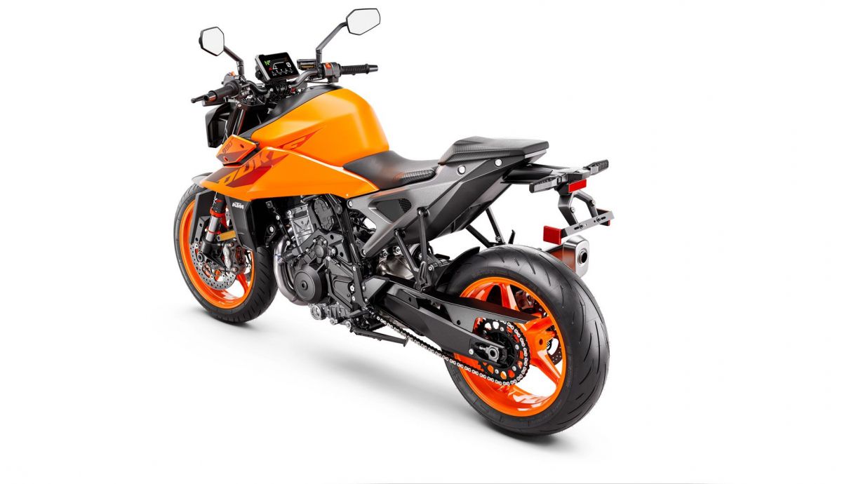KTM 990 Duke 2024 Estudio (11) KTM 990 Duke 2024 Estudio (11)