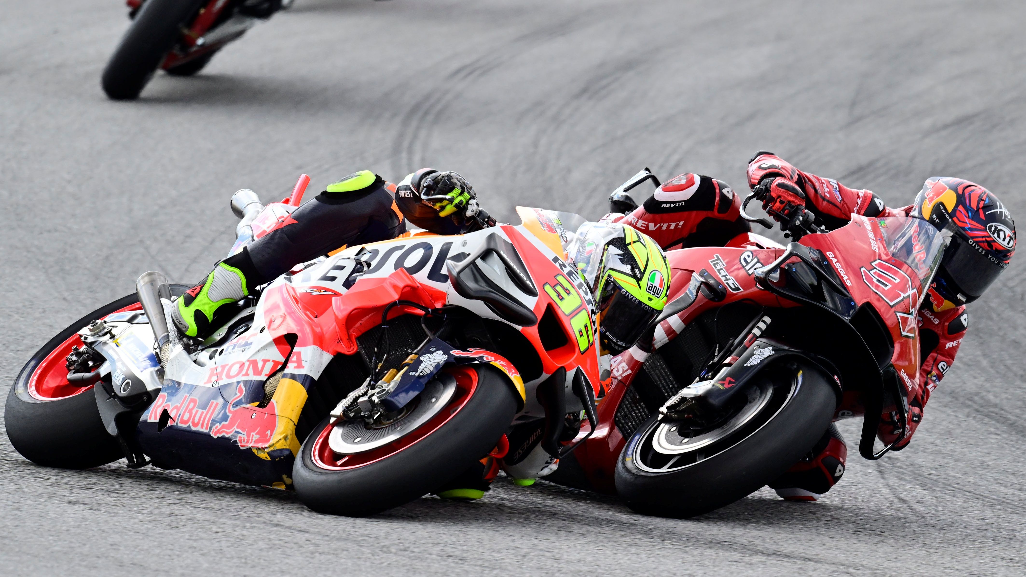 Augusto Fernández supera a Joan Mir, MotoGP Malasia 2023