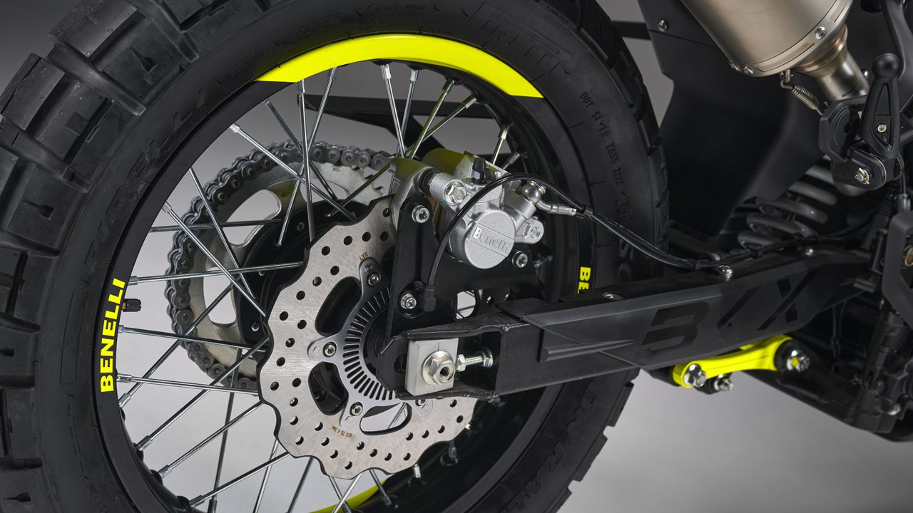 Benelli BKX 300 2024 Detalles (11)