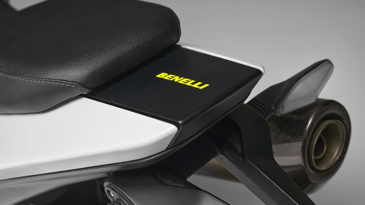 Benelli BKX 300 S 2024 Detalles (9)
