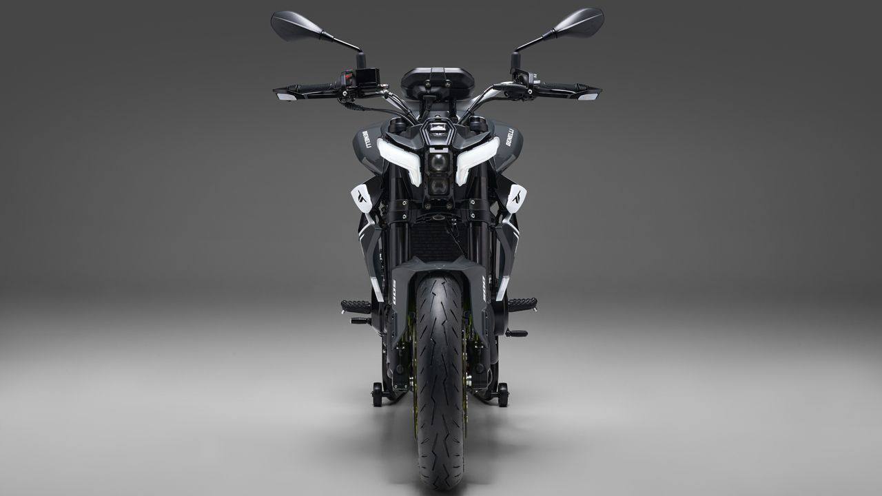 Benelli Tornado Naked Twin 500 2024 Estudio (3)