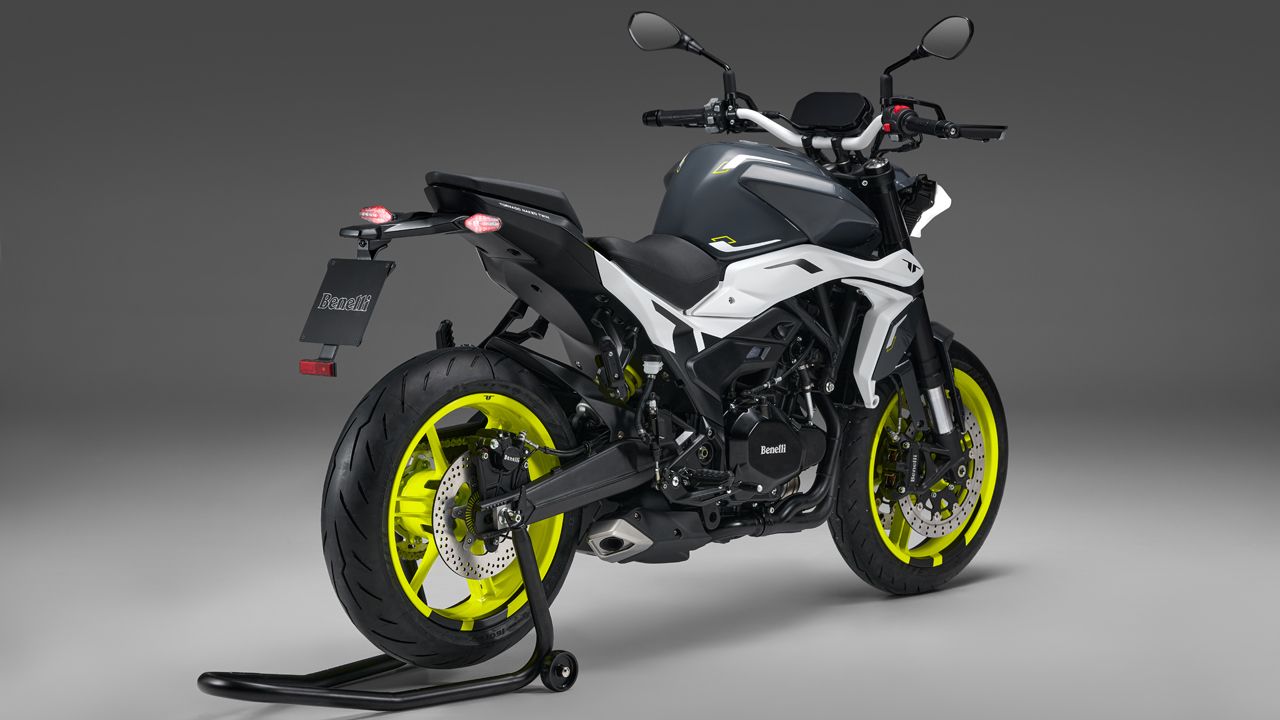 Benelli Tornado Naked Twin 500 2024 Estudio (7)