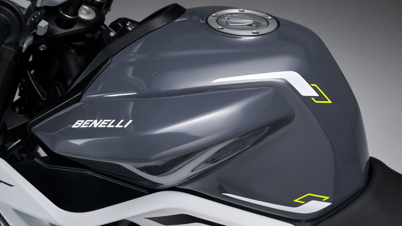 Benelli Tornado Naked Twin 500 2024 Detalles (2)
