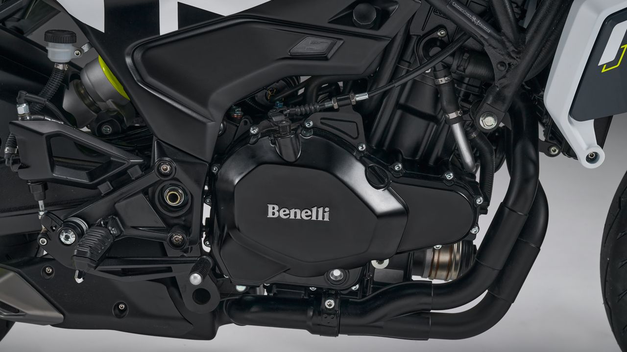 Benelli Tornado Naked Twin 500 2024 Detalles (3)