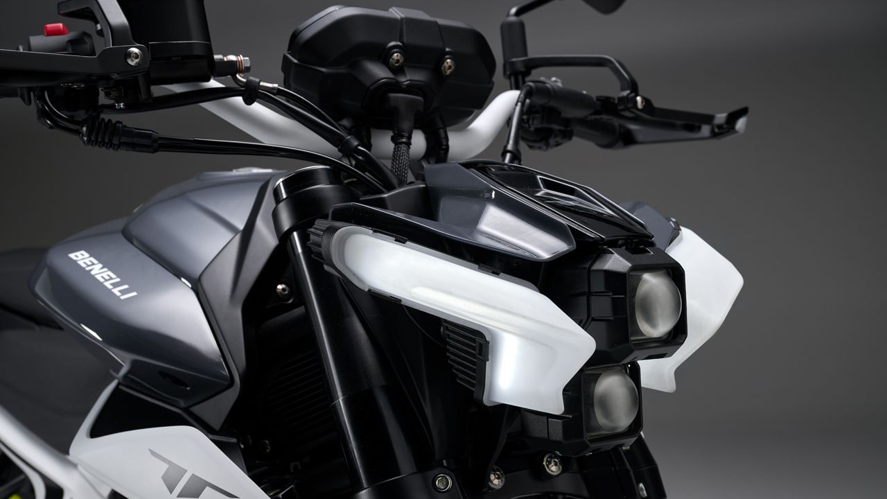 Benelli Tornado Naked Twin 500 2024 Detalles (4)