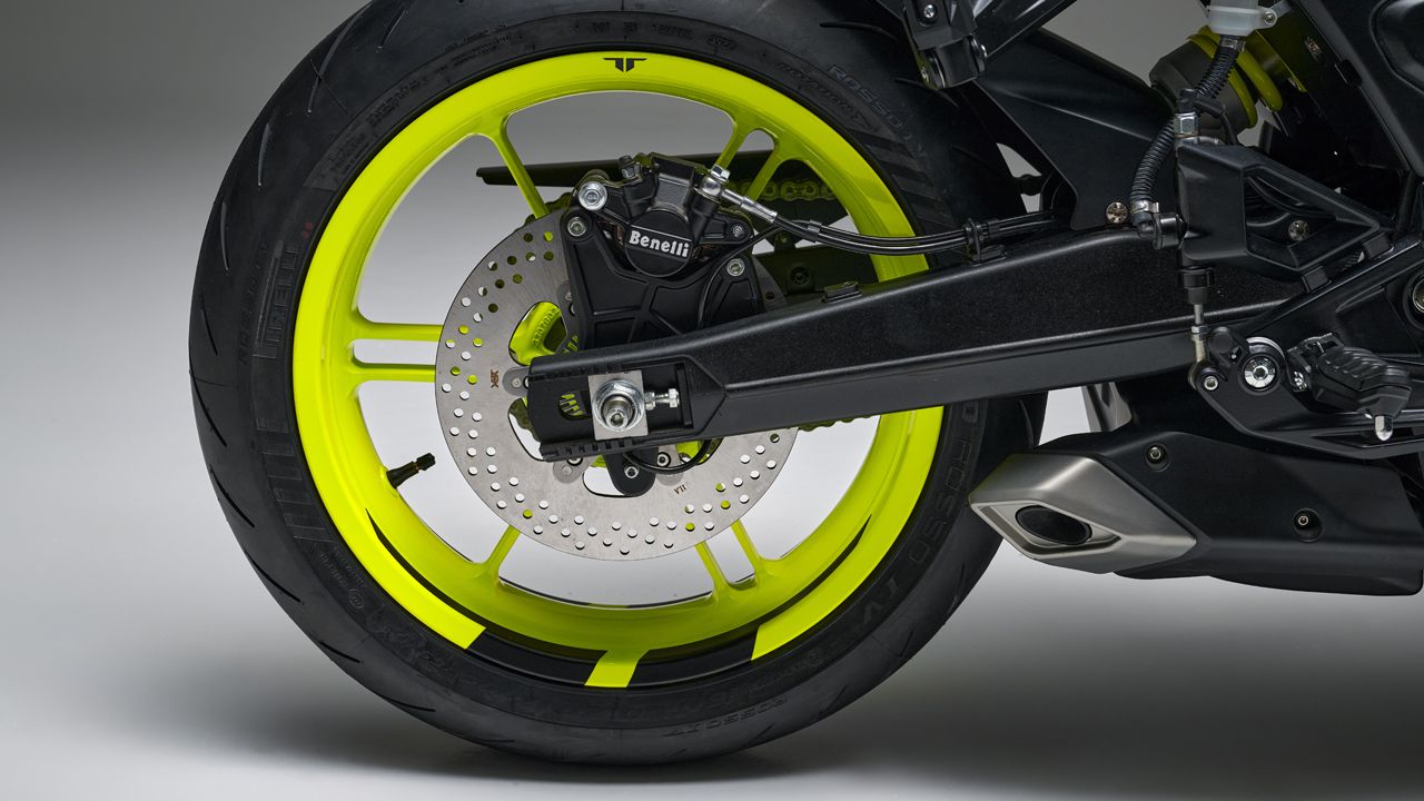 Benelli Tornado Naked Twin 500 2024 Detalles (9)