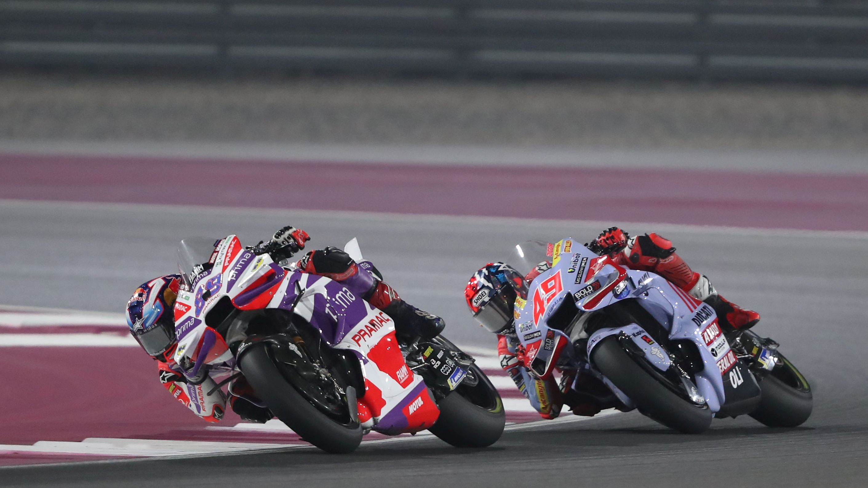 Jorge Martín con Fabio Di Giannantonio totalmente pegado, MotoGP Qatar 2023