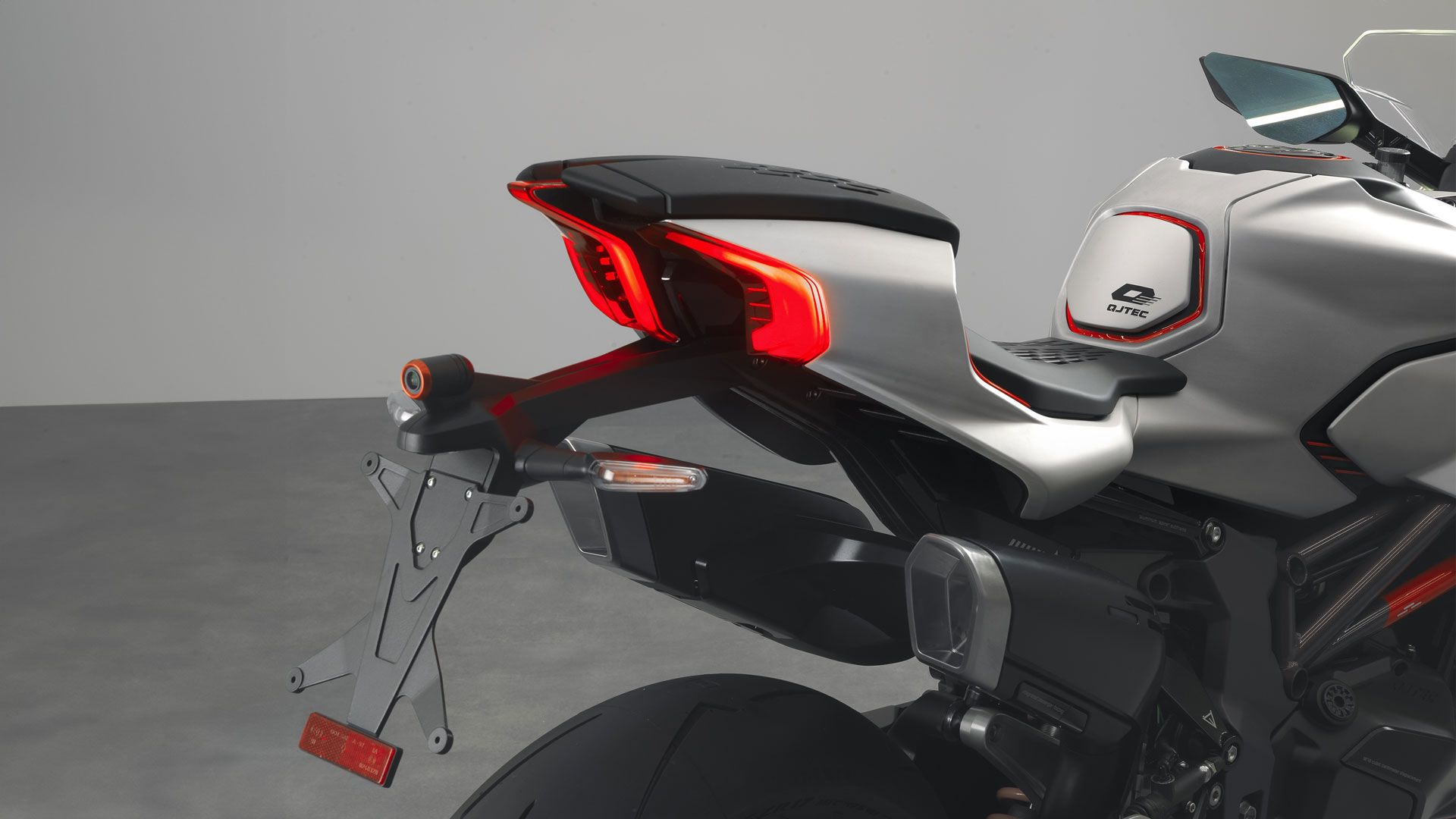 QJMotor 1000RC 2024 Detalles (2)