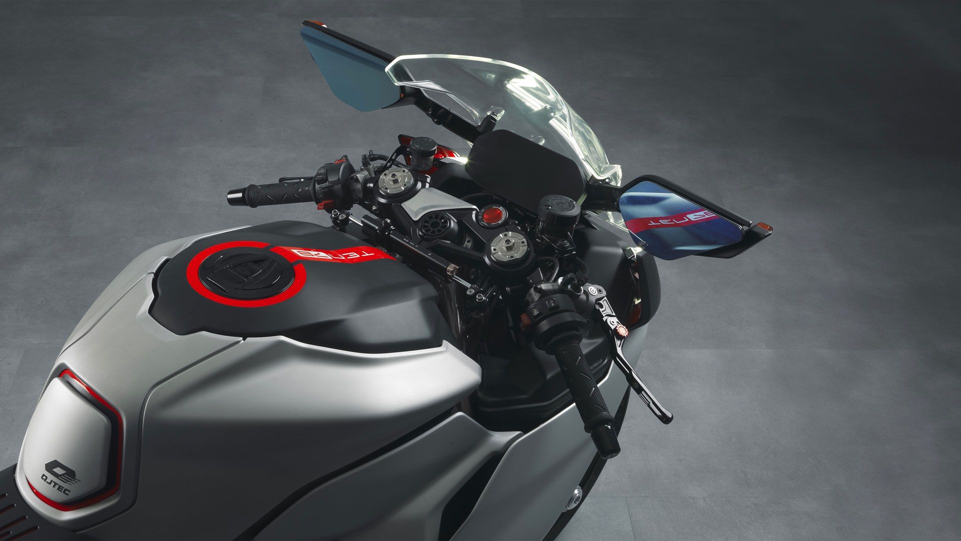 QJMotor 1000RC 2024 Detalles (3)