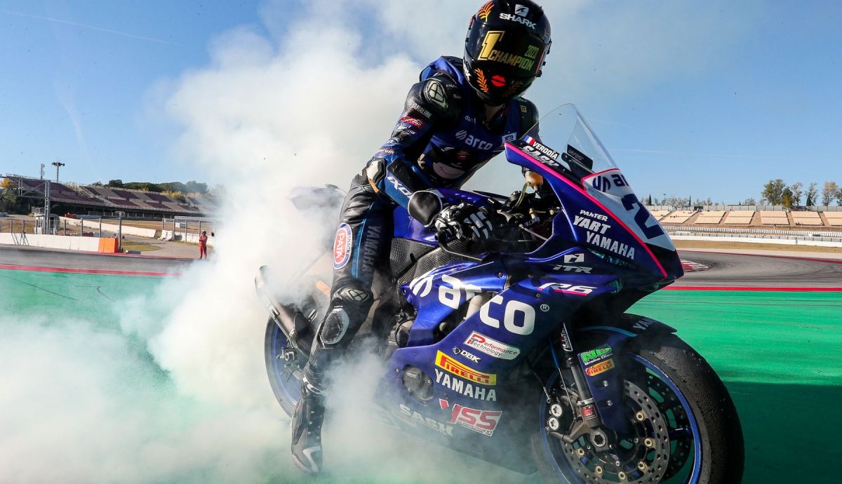 Andy Verdoia festeja su título de campeón de España de Supersport Next Gen 2023