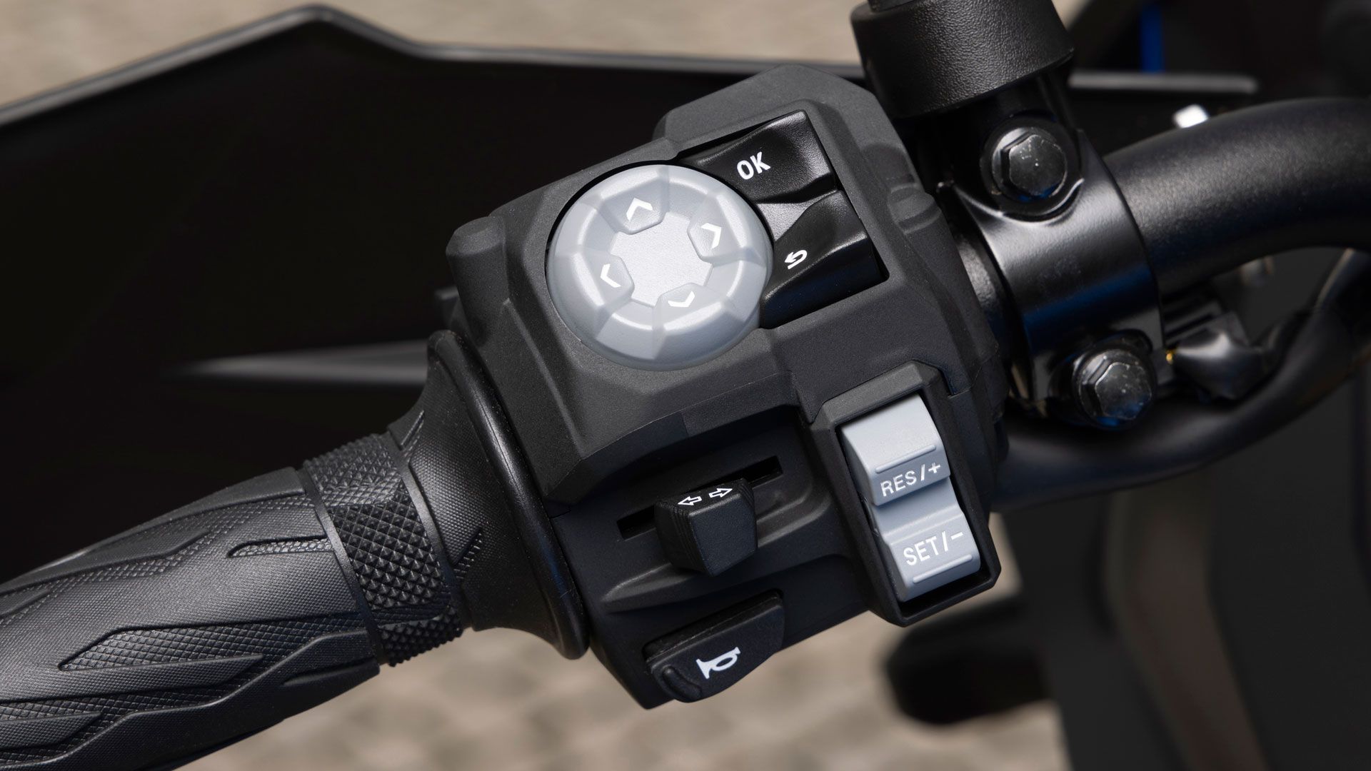 SUZUKI GSX S1000  GX 2024 Detalle (4)
