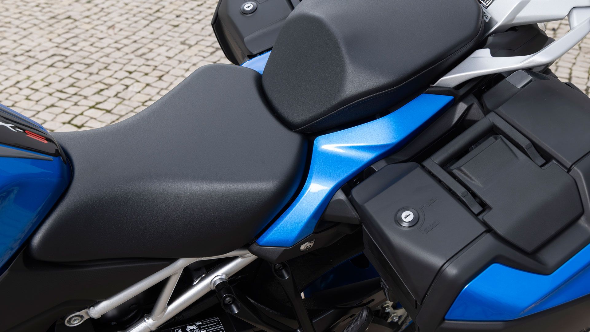 SUZUKI GSX S1000  GX 2024 Detalle (30)