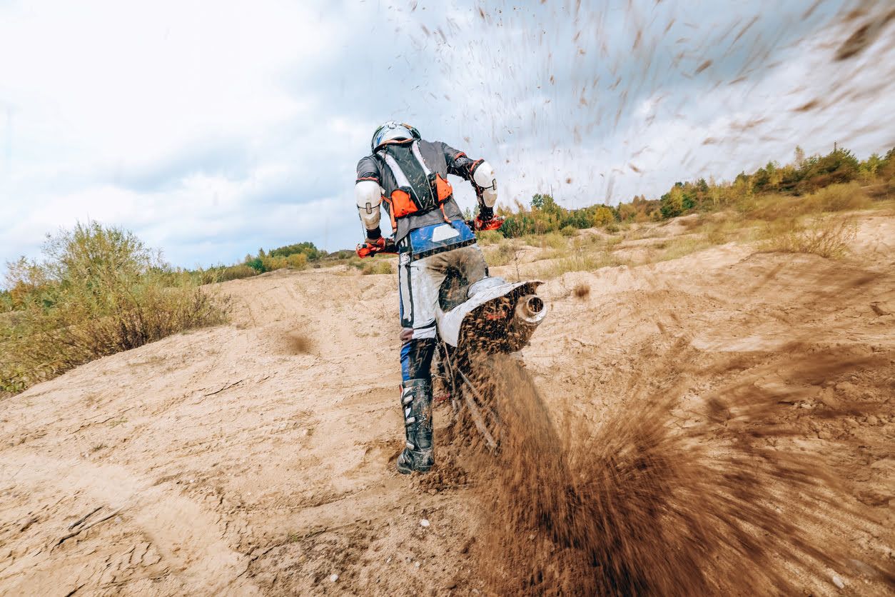 Cómo sacar motos atascadas en el barro