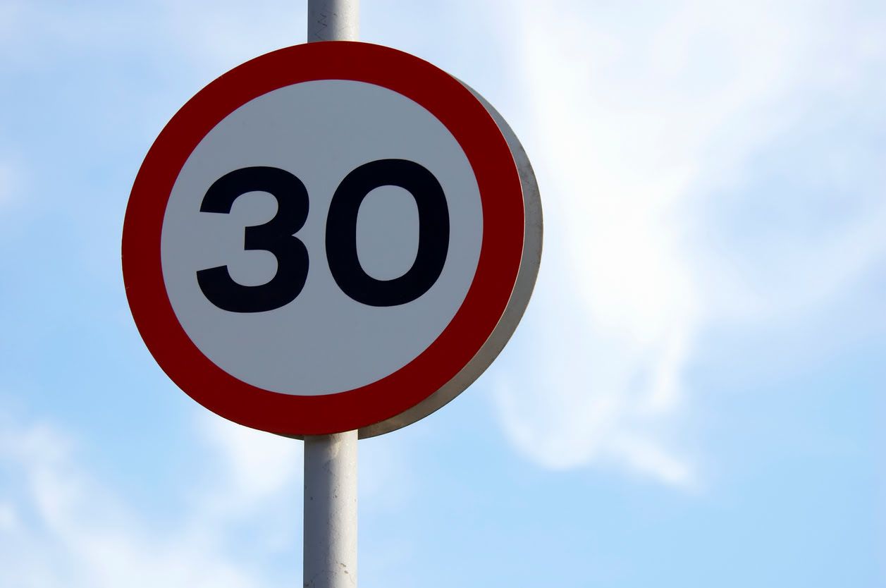 Cuáles son las ciudades con límites a 30 kmh