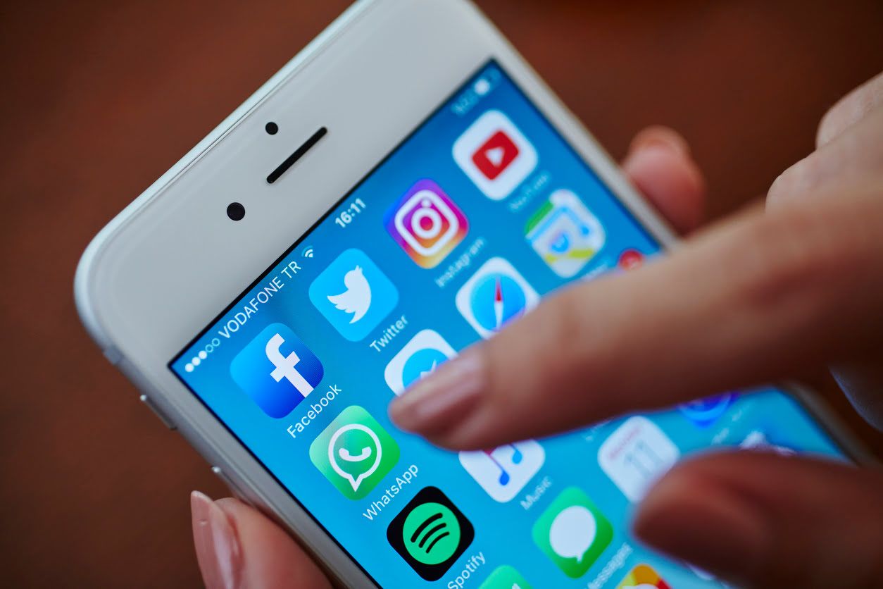 Multa por usar WhatsApp en la moto