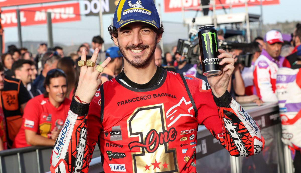 Pecco Bagnaia festeja su título mundial de MotoGP 2023 Pecco Bagnaia festeja su título mundial de MotoGP 2023