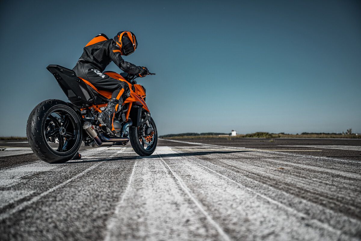 Fotos KTM 1390 Super Duke R y EVO. 