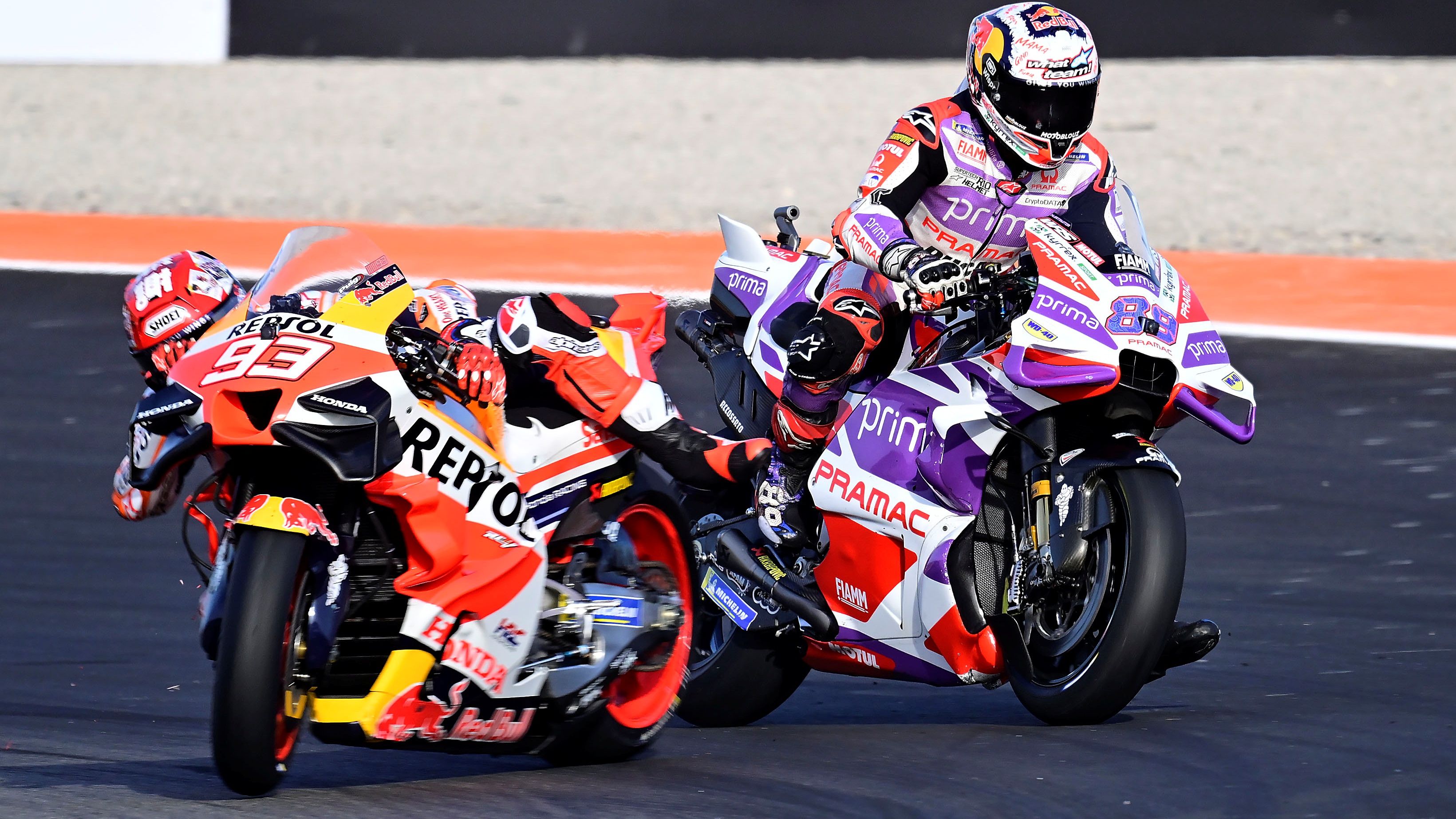 Jorge Martín tira a Marc Márquez, MotoGP Valencia 2023