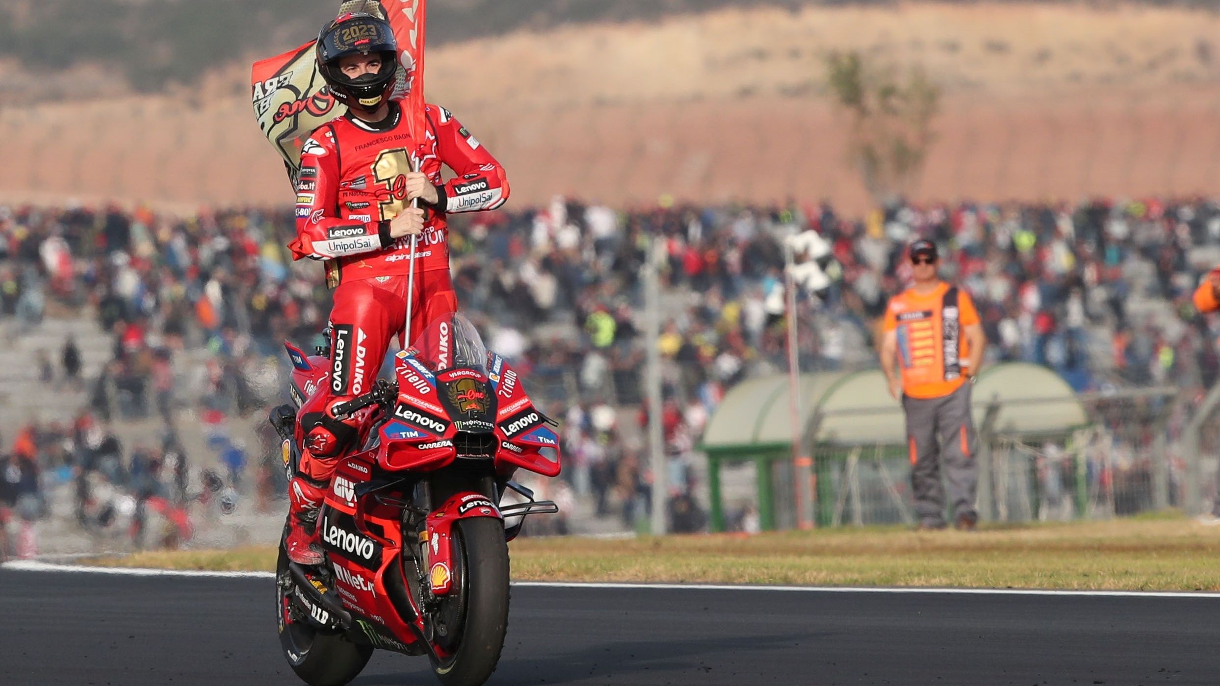 Pecco Bagnaia festeja su segundo título mundial de MotoGP