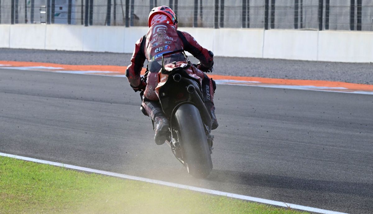 Pol Espargaró vuelve a pista en su carrera de despedida en Valencia