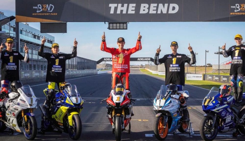 Troy Herfoss, Cameron Dunker y Marcus Hamod junto a los otros campeones del ASBK 2023 Troy Herfoss, Cameron Dunker y Marcus Hamod junto a los otros campeones del ASBK 2023