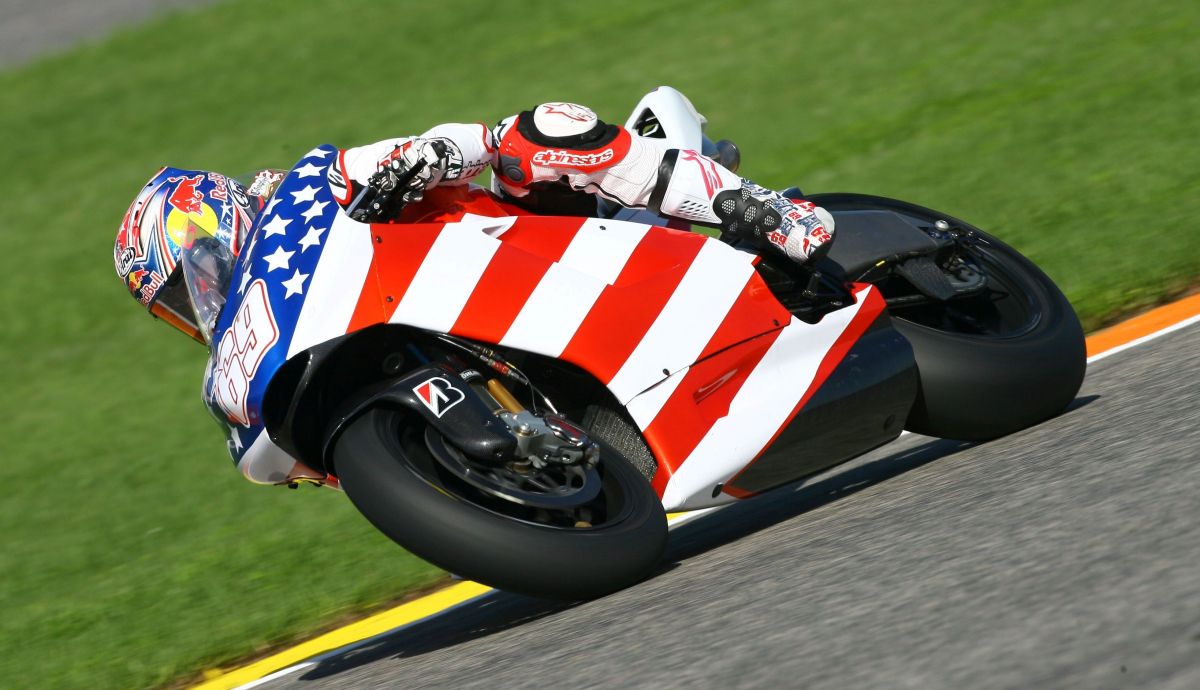 Nicky Hayden en su primer test con la Ducati en Valencia 2008