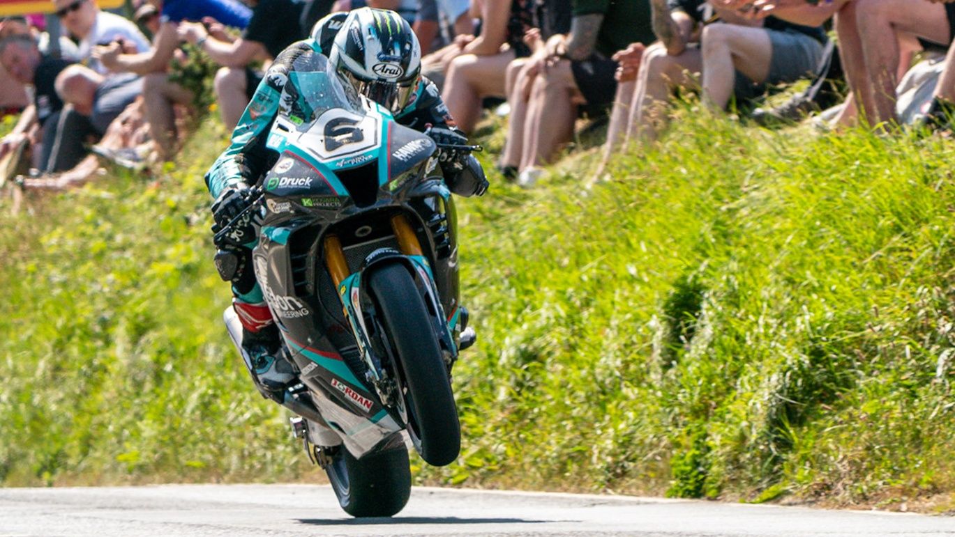 Michael Dunlop se impuso en el TT Superbike 2023