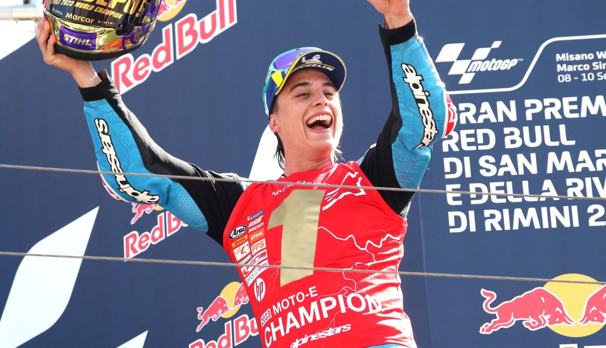 Mattia Casadei celebra el título mundial de MotoE 2023 Mattia Casadei celebra el título mundial de MotoE 2023
