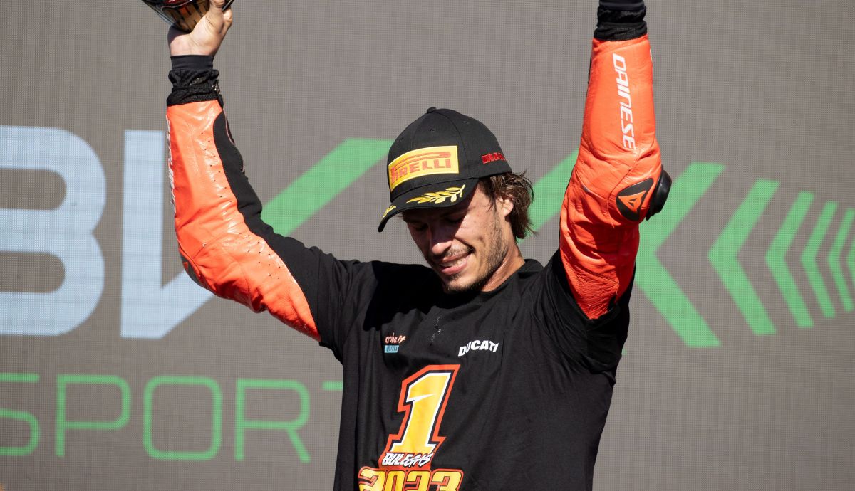 Nicolò Bulega festeja su título mundial de Supersport Nicolò Bulega festeja su título mundial de Supersport