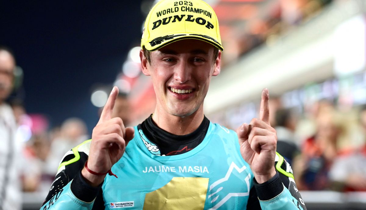 Jaume Masià festeja el título mundial de Moto3 en Qatar Jaume Masià festeja el título mundial de Moto3 en Qatar