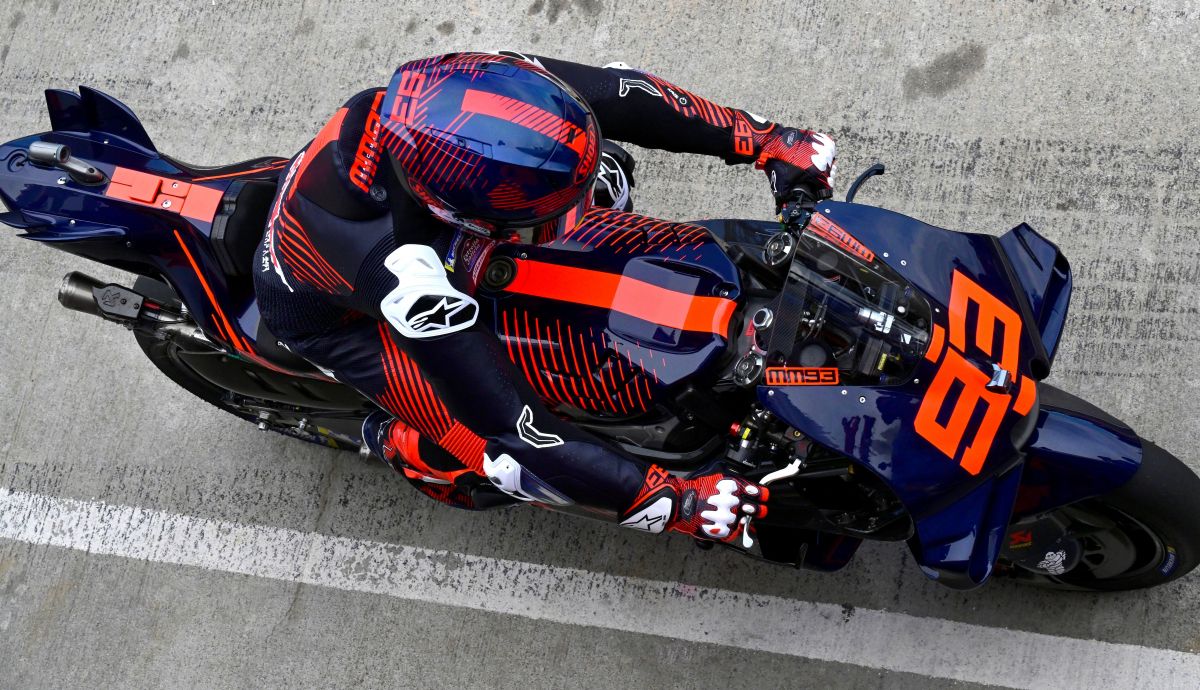 El momento en el que Marc Márquez se sube por primera vez a la Ducati