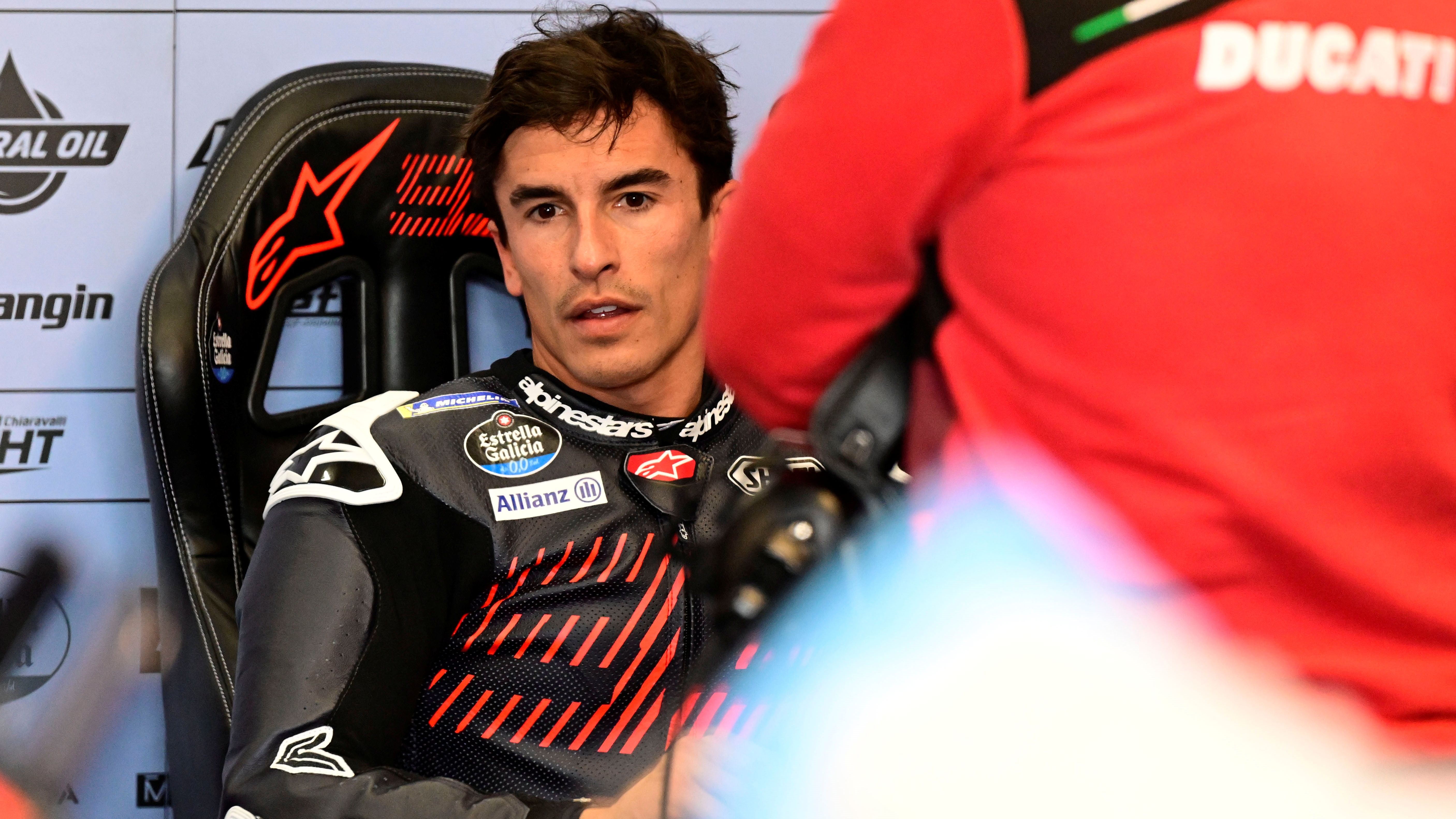 Marc Márquez en el box en su primer día con Ducati