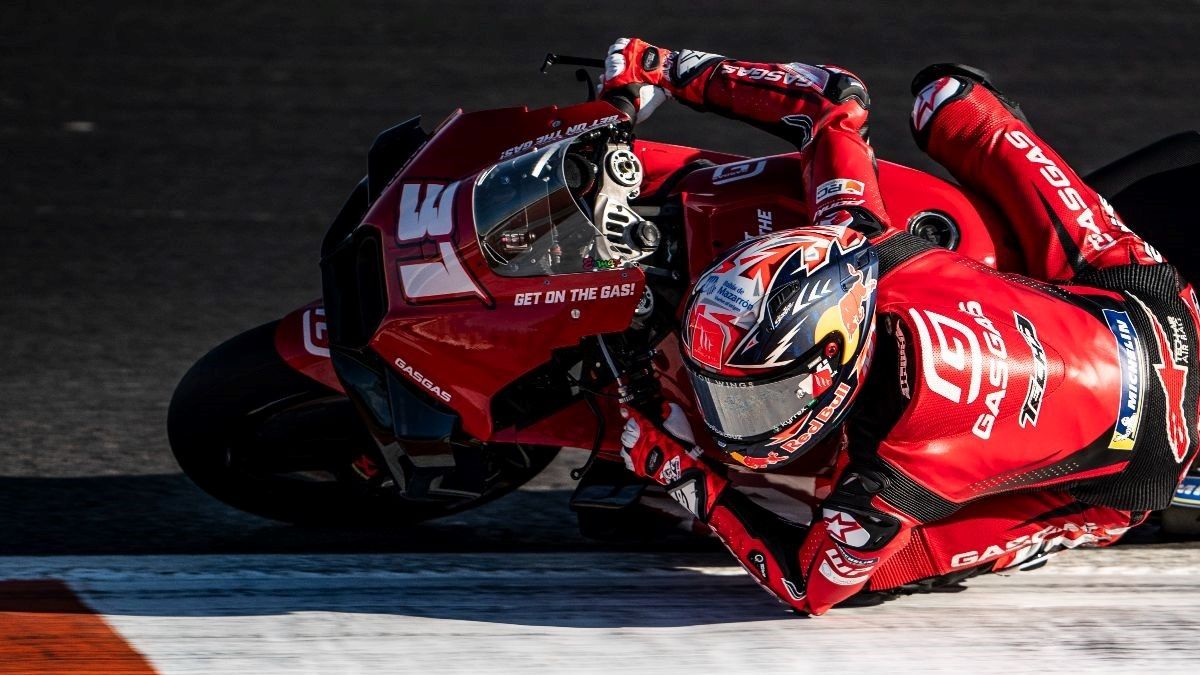 Pedro Acosta llevó su casco MT Helmets en su estreno sobre la MotoGP