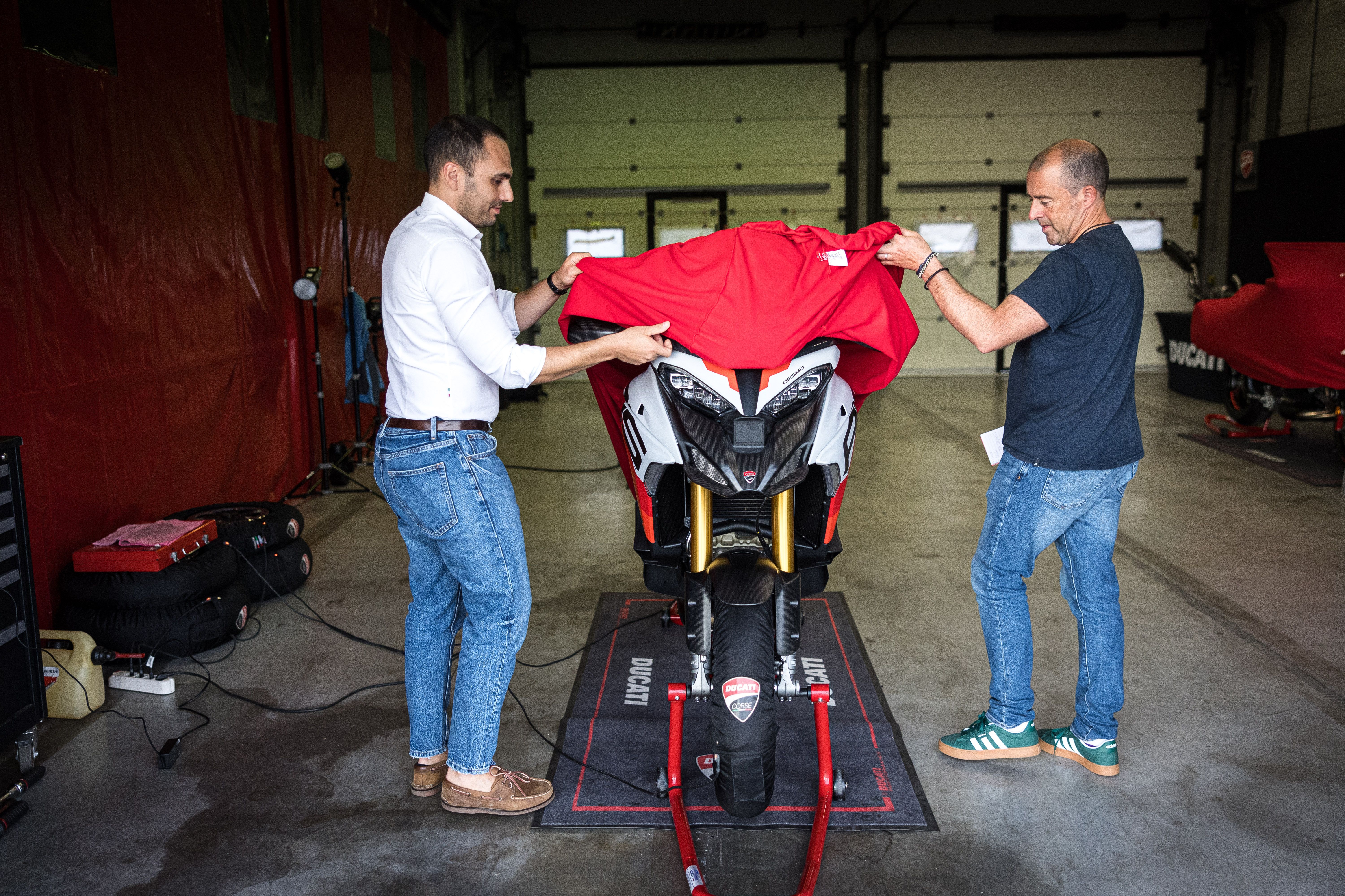 Ducati Multistrada V4 RS 2024 Ambiente (1)