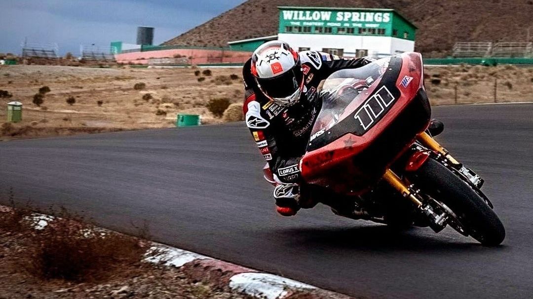 Rubén Xaus con la Harley Davidson con la que correrá el MotoAmerica King of the Baggers 2024