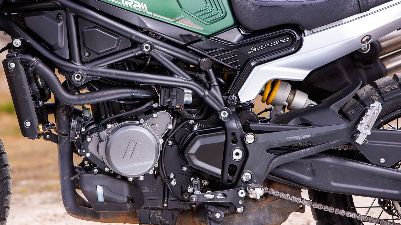 Benelli Leoncino 800 Trail
