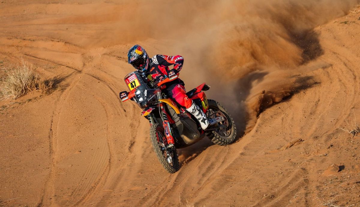 Kevin Benavides ha logrado su primera etapa en el Dakar 2023 tras las penalizaciones Kevin Benavides ha logrado su primera etapa en el Dakar 2023 tras las penalizaciones