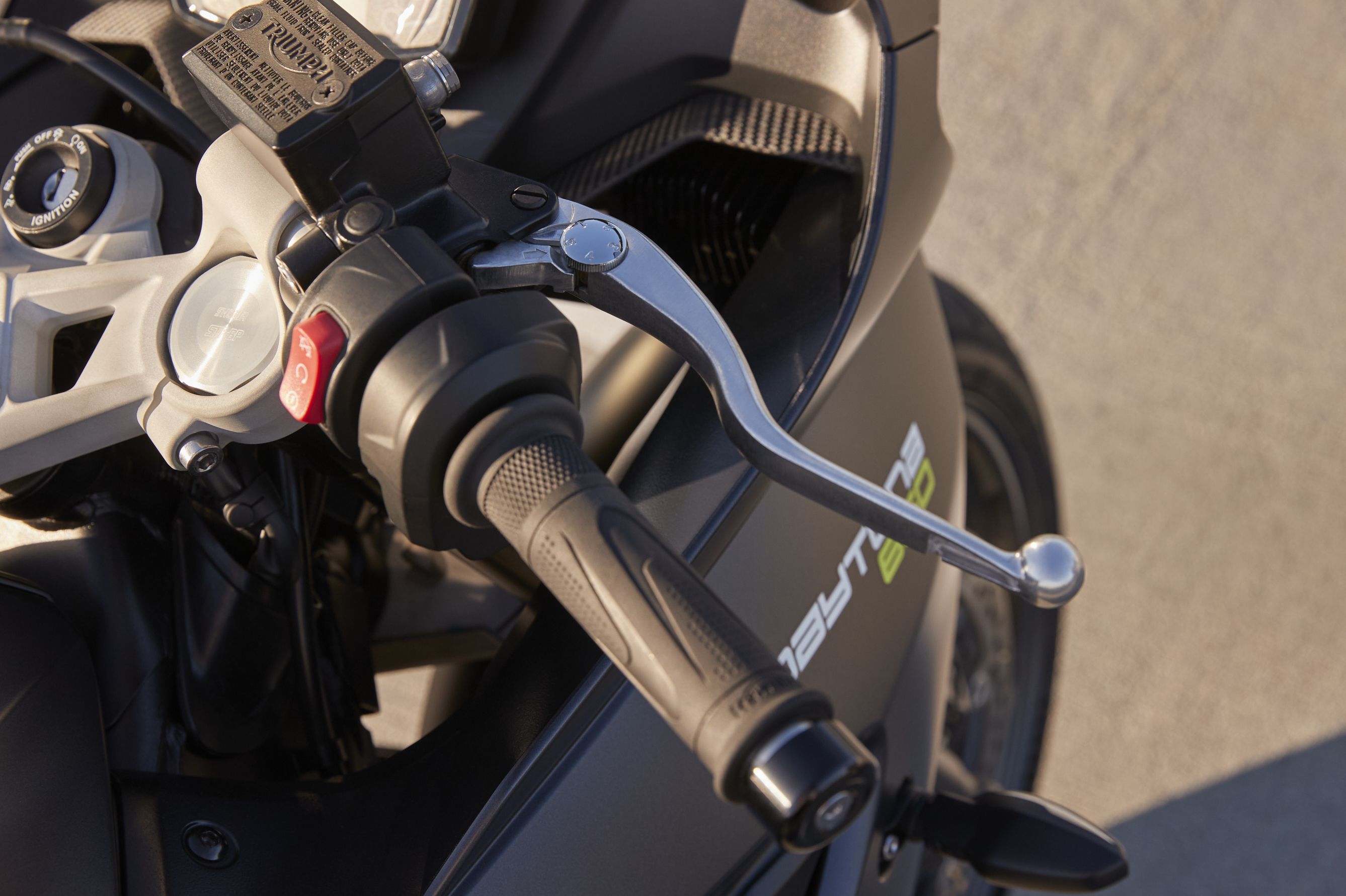 Triumph Daytona 660 2024 Detalles (18)