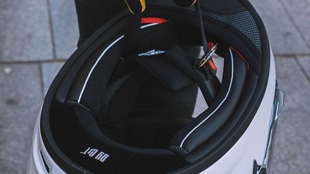 Casco By City Rider blanco brillante