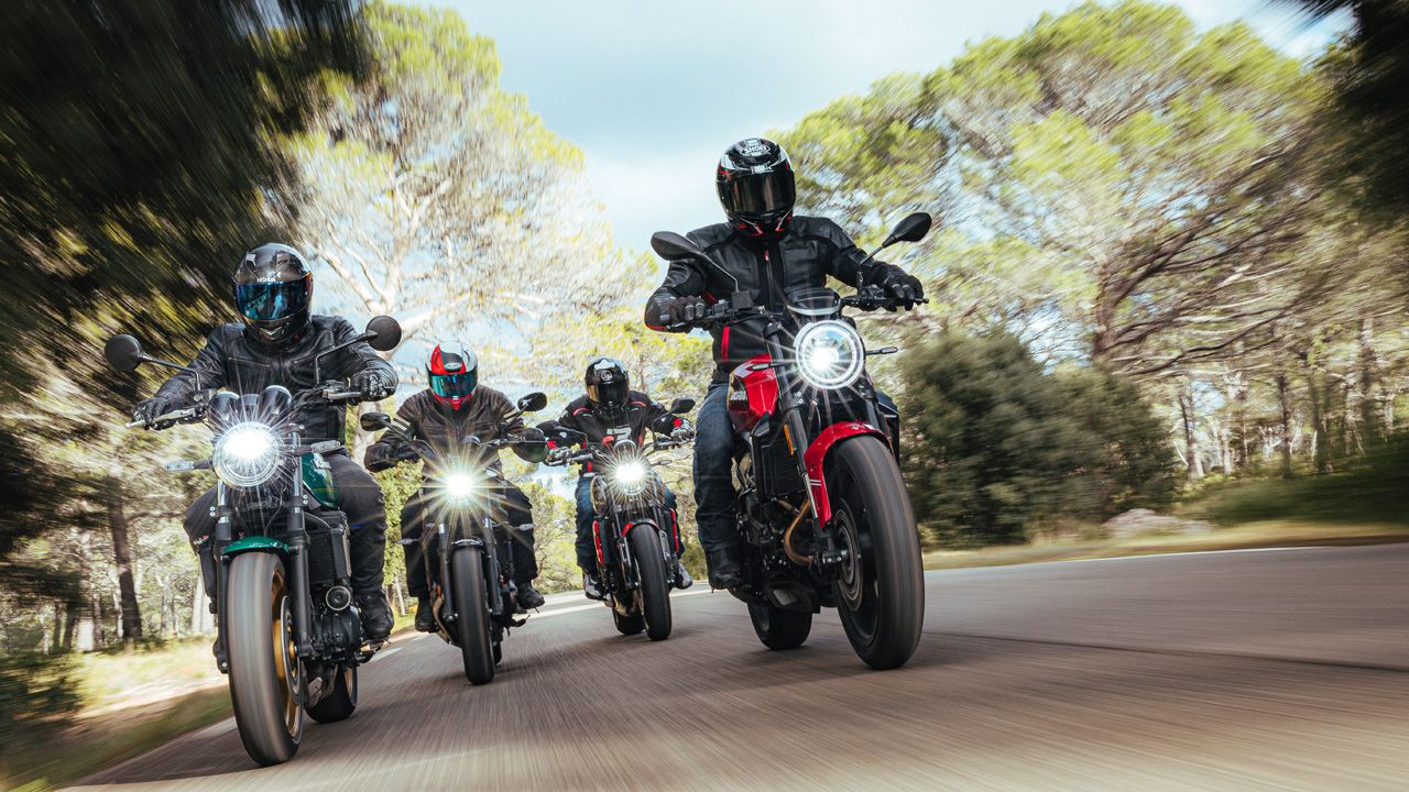 Comparativa vintage medias: Kawasaki Z650RS, Moto Morini Seiemmezzo STR, Triumph Trident 660 y Yamaha XSR700