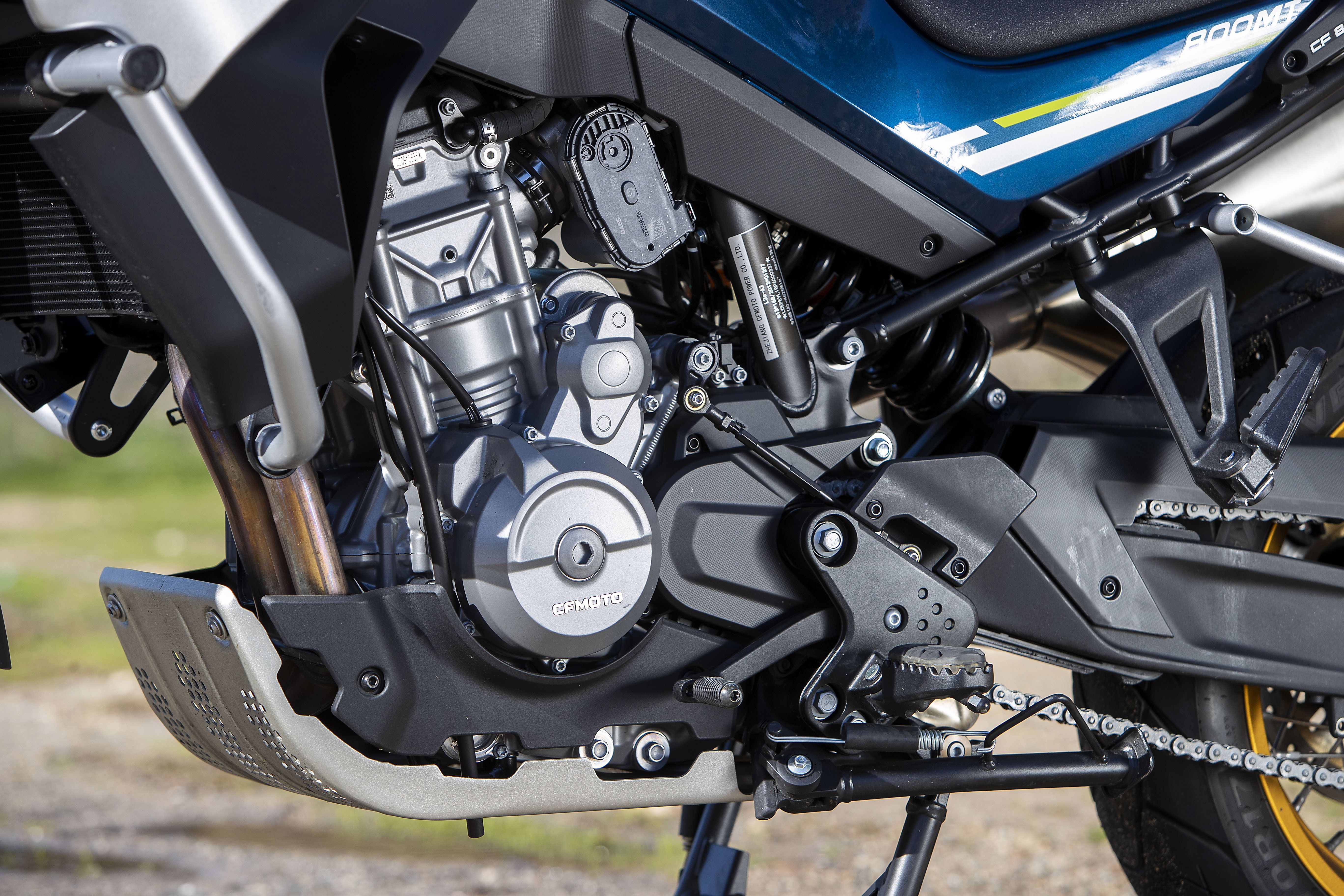 CF Moto 800 MT 2023 Detalles (3)