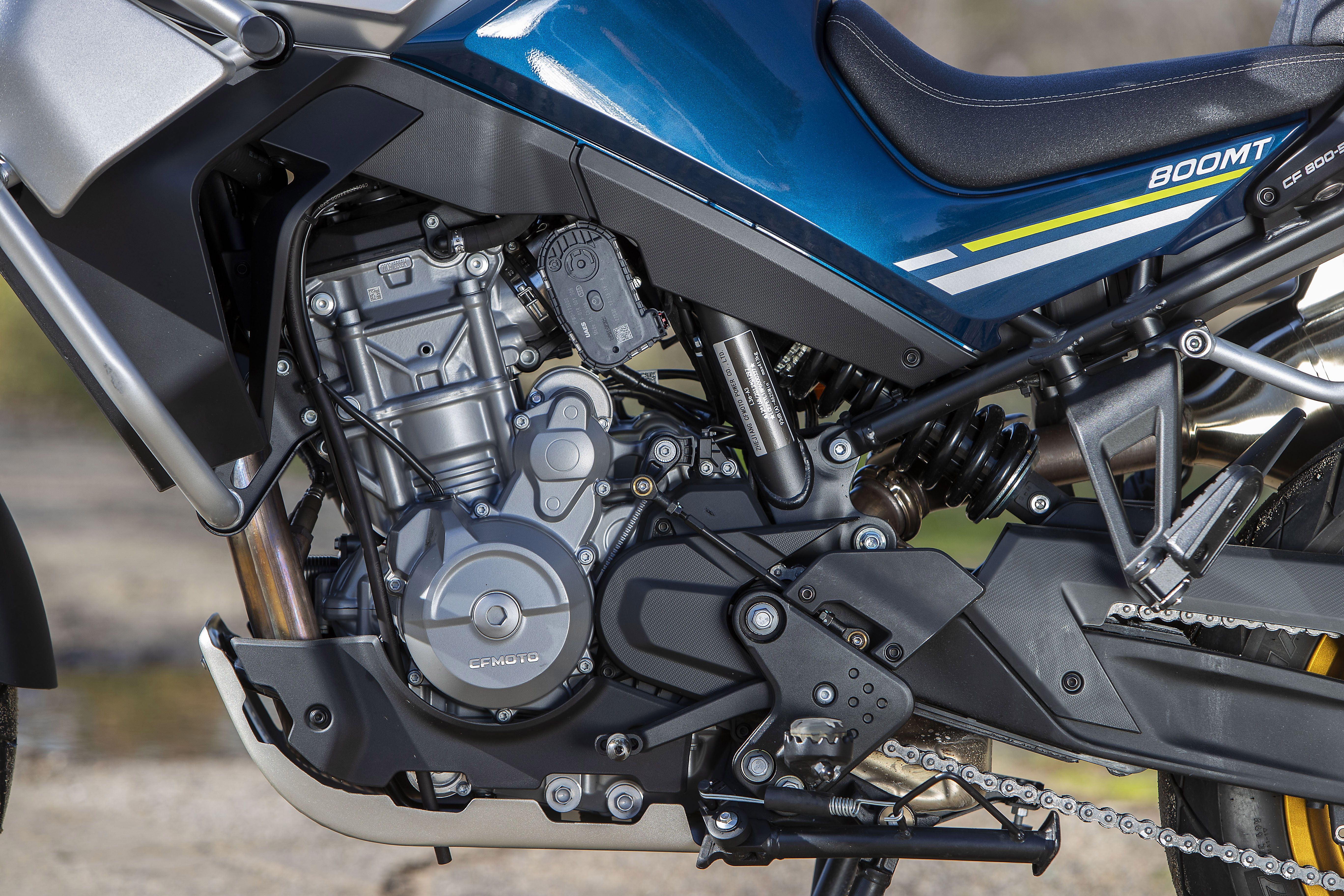 CF Moto 800 MT 2023 Detalles (9)