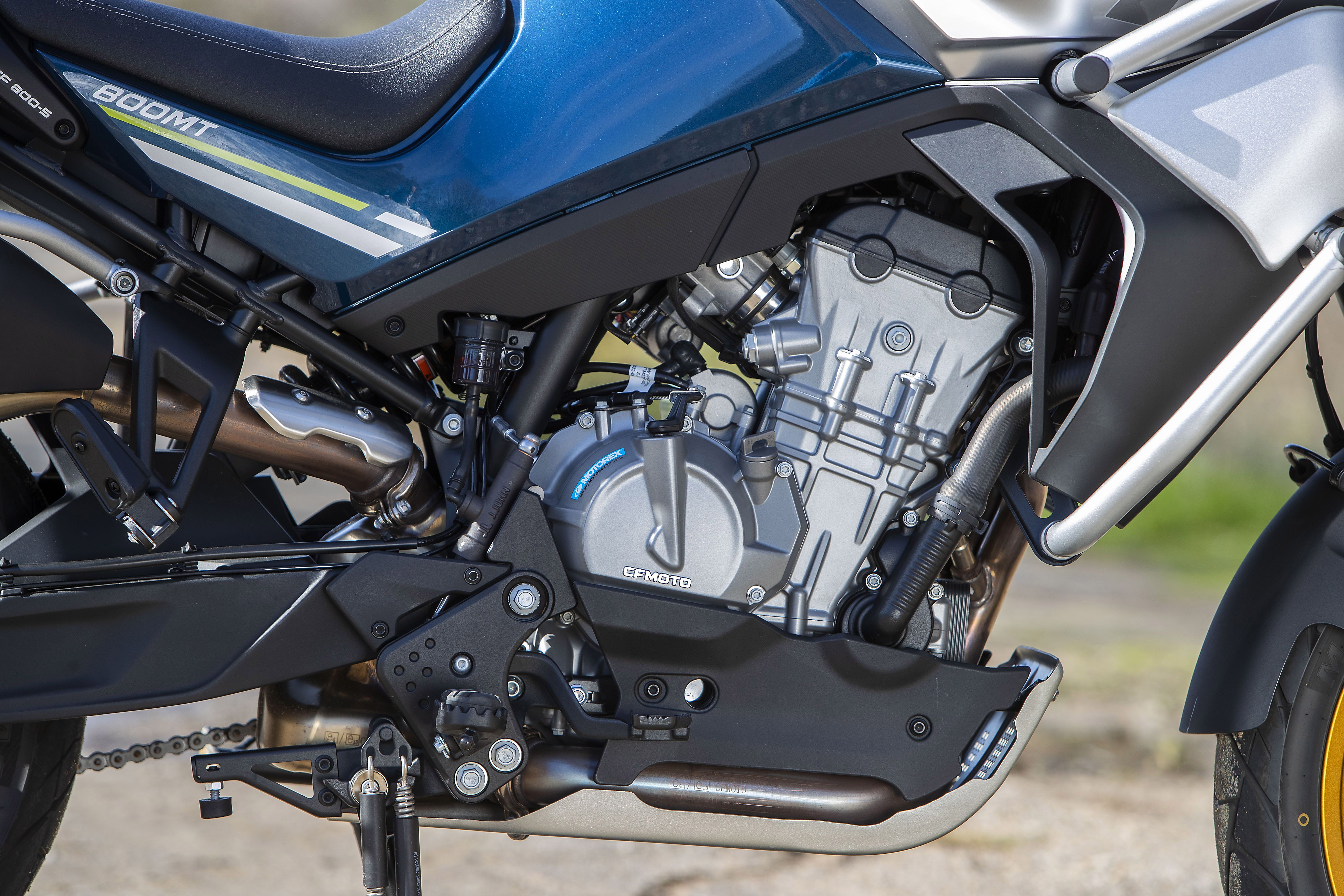 CF Moto 800 MT 2023 Detalles (15)