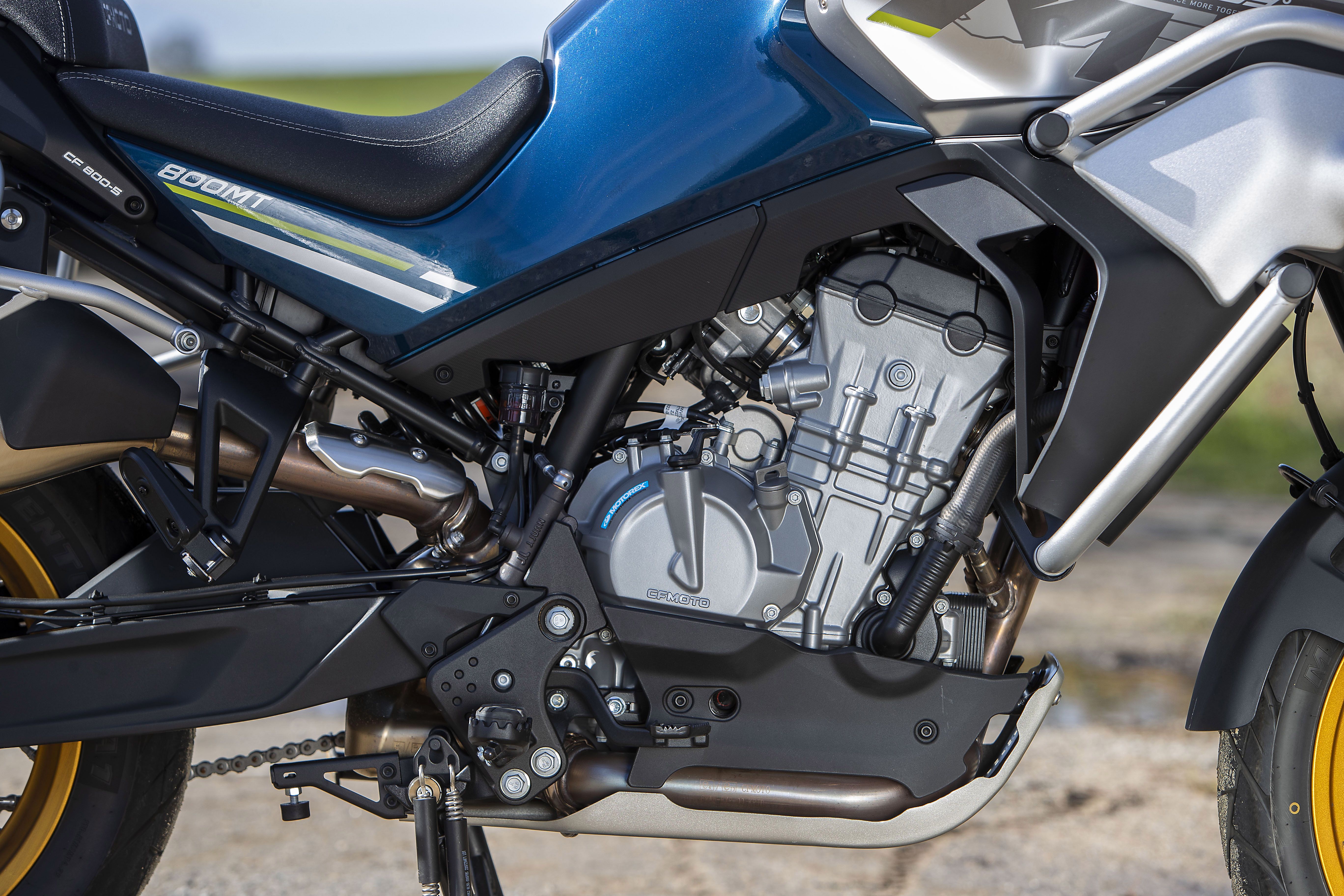 CF Moto 800 MT 2023 Detalles (17)