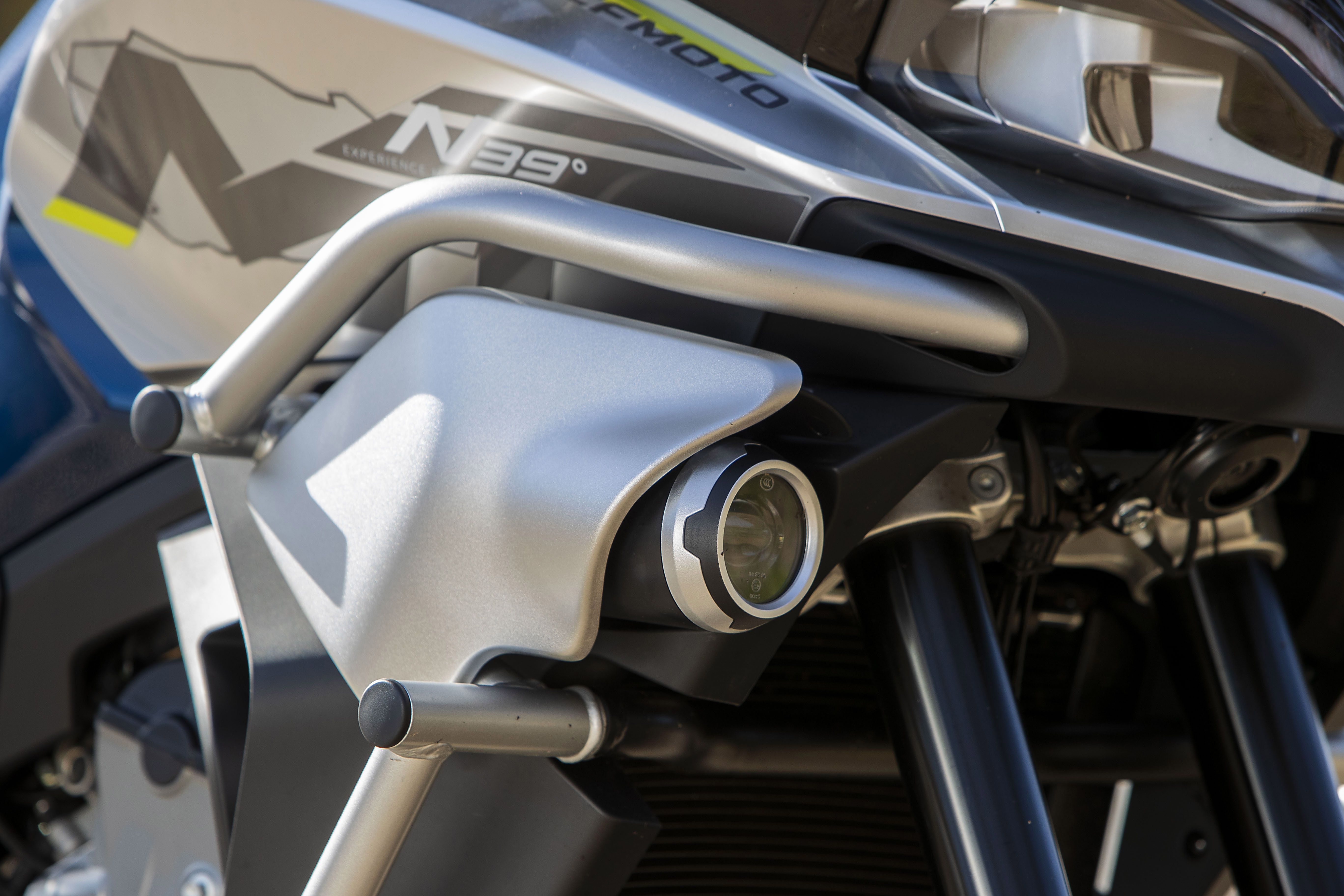 CF Moto 800 MT 2023 Detalles (18)