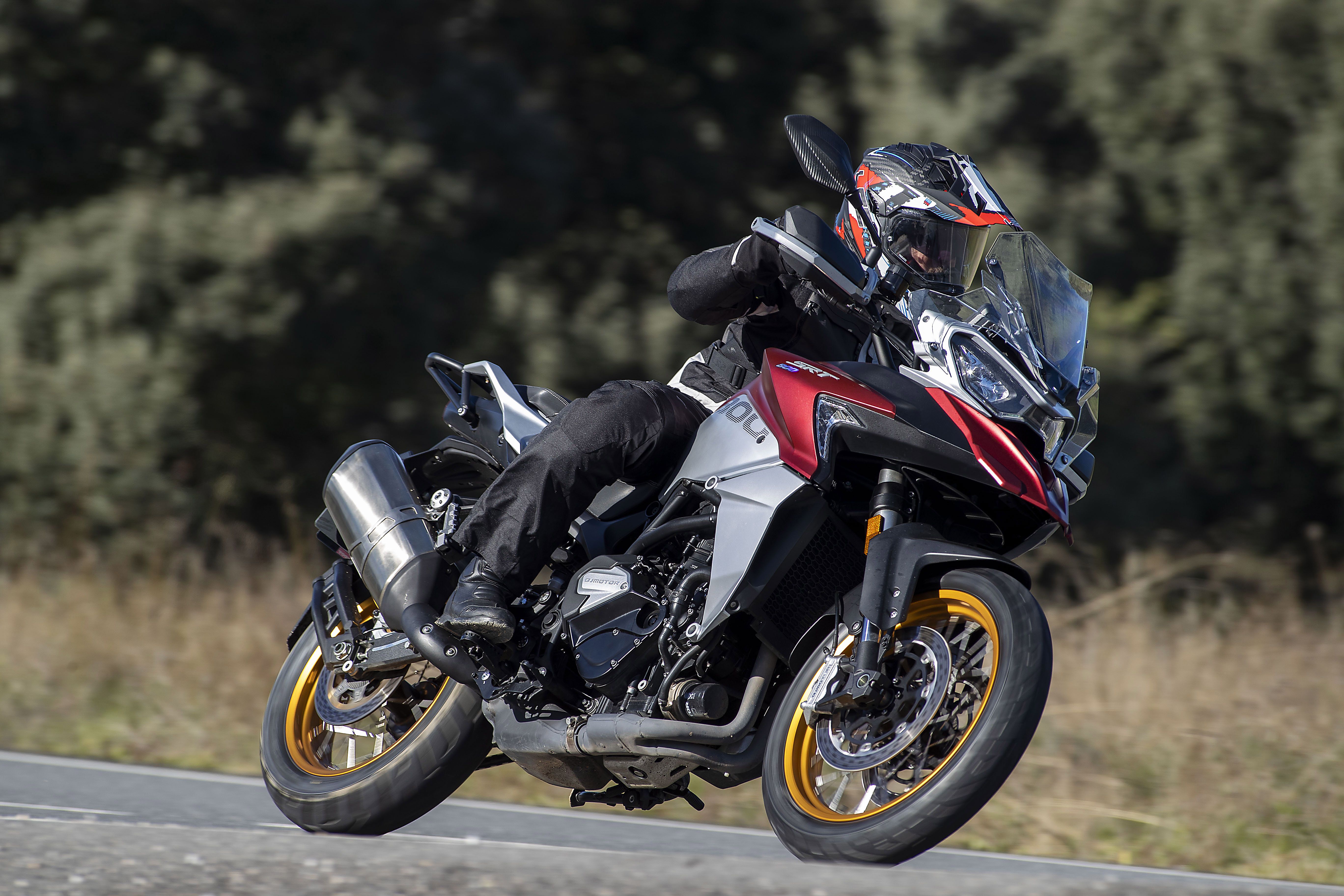 QJMotor SRT 800 X 2023 Accion (1d)