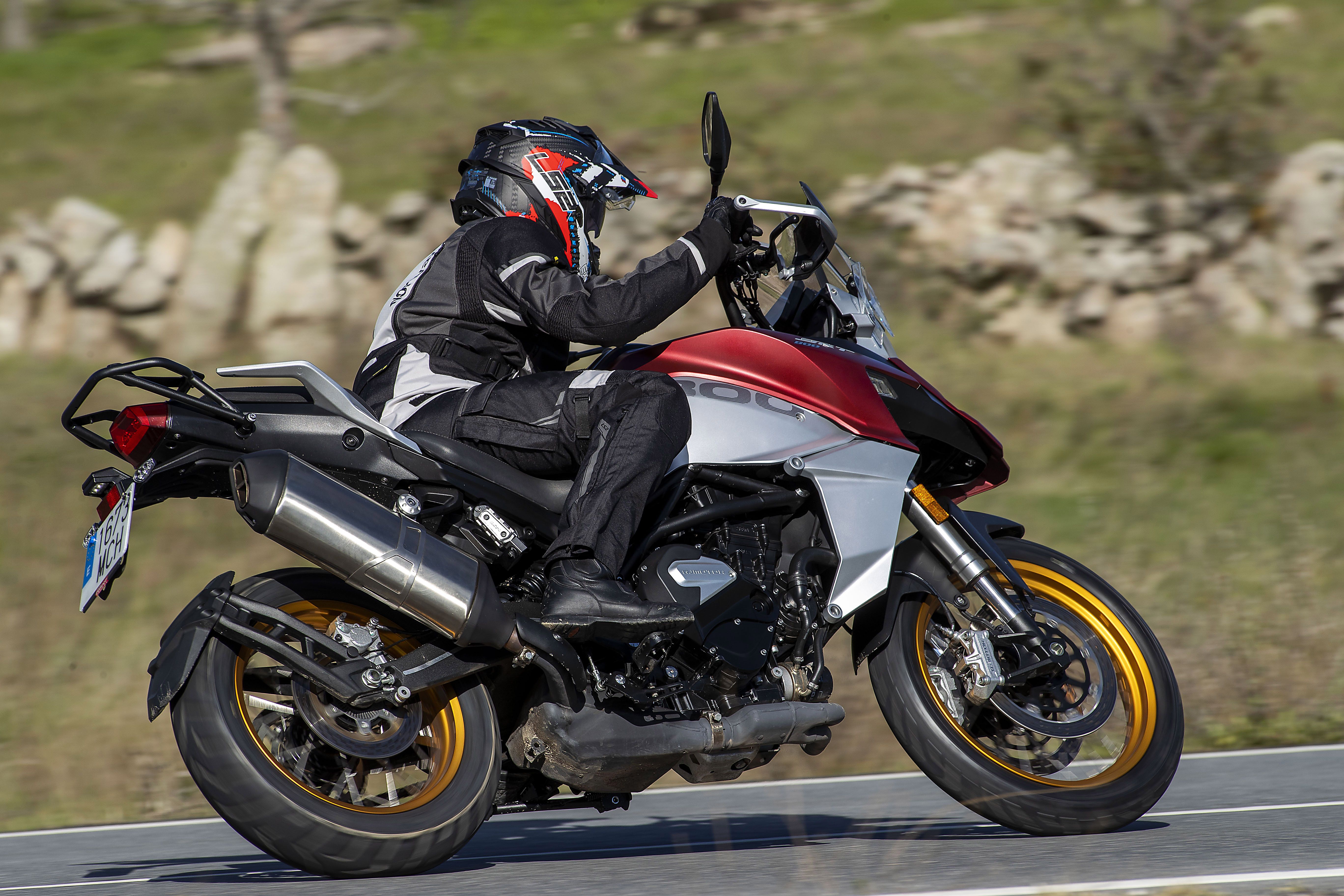 QJMotor SRT 800 X 2023 Accion (9)