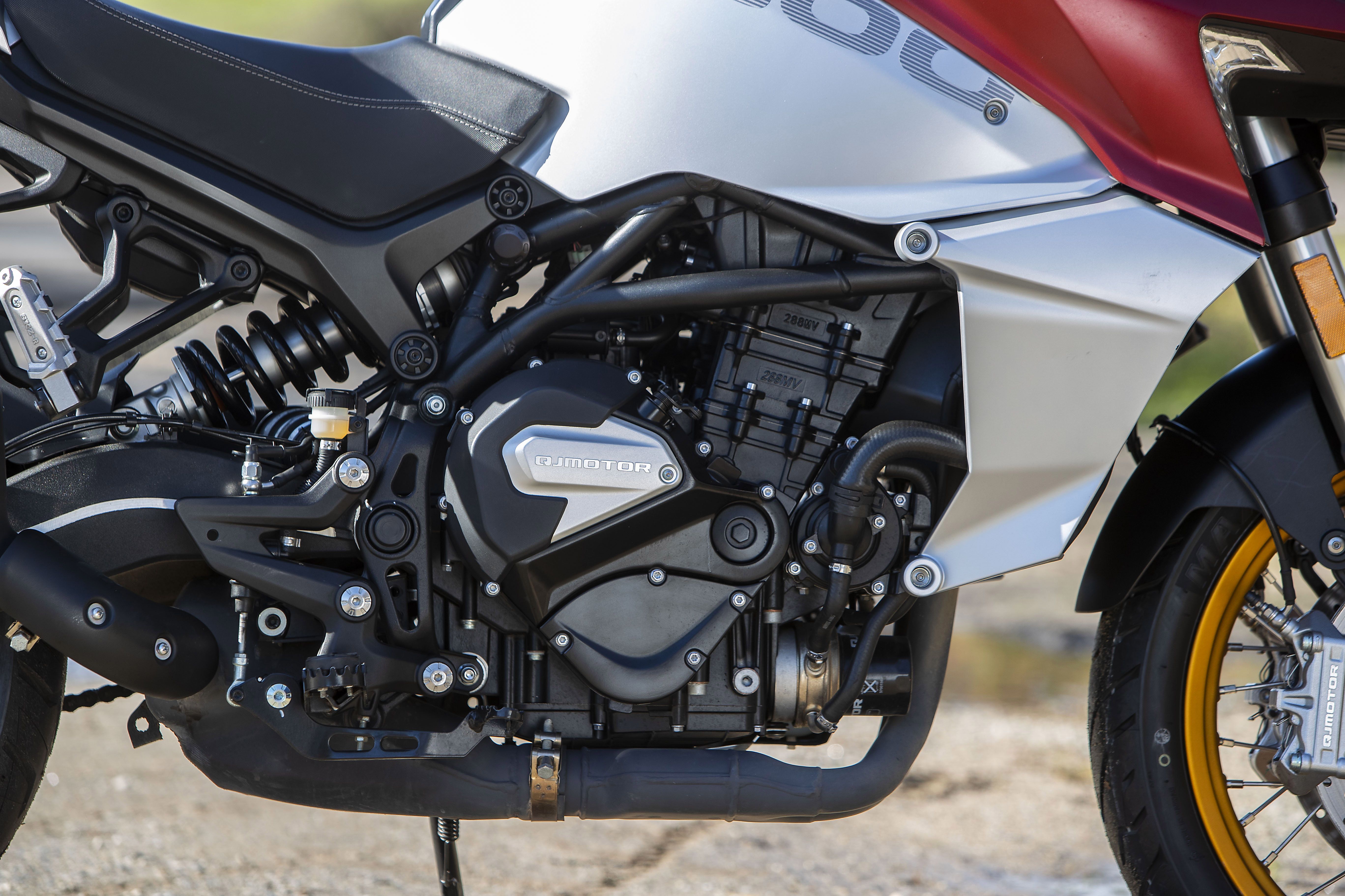 QJMotor SRT 800 X 2023 Detalles (15)