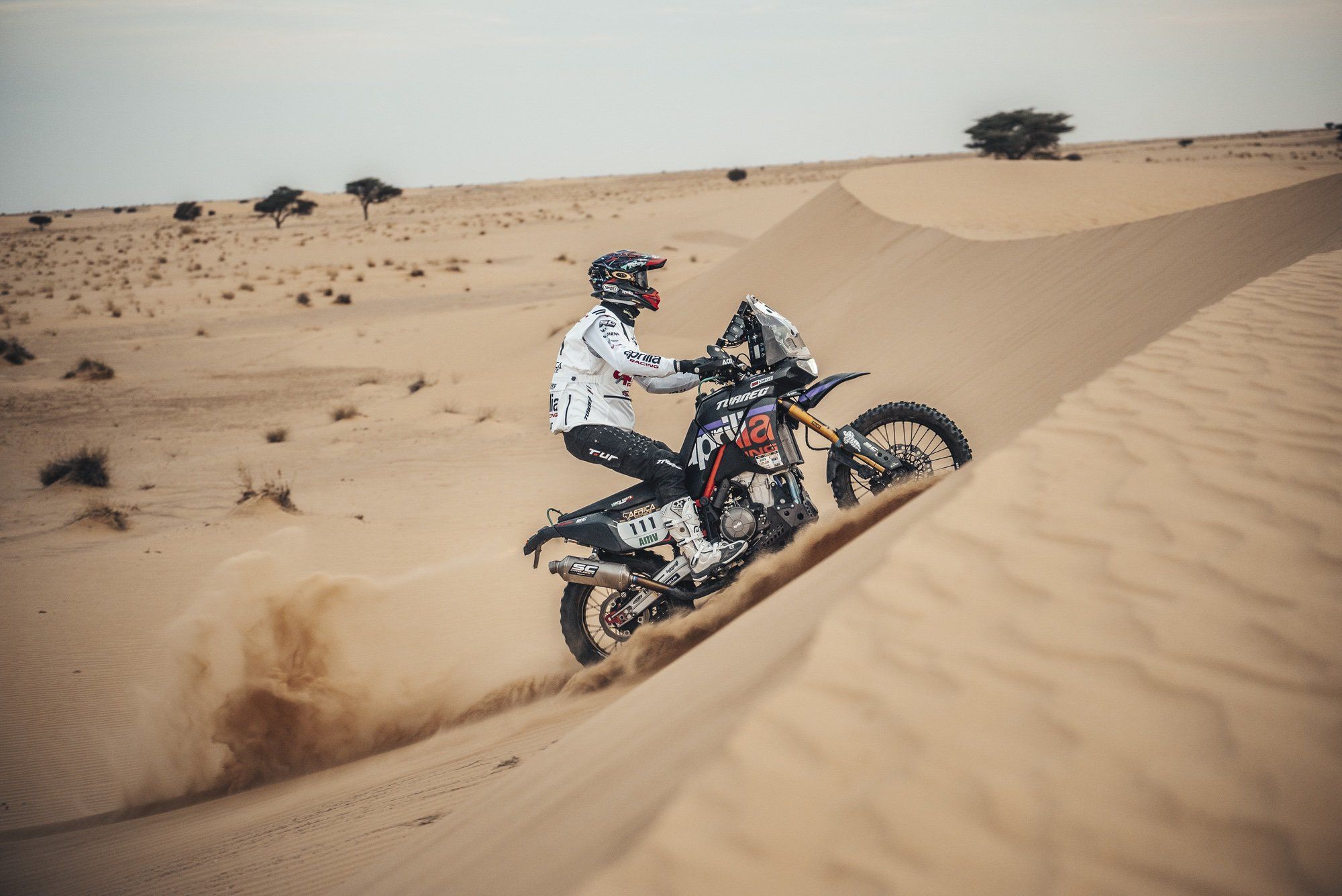 Africa Eco Race. Cerutti (Aprilia) vence con los pilotos de Yamaha, Botturi y Tarrés, en el podio.