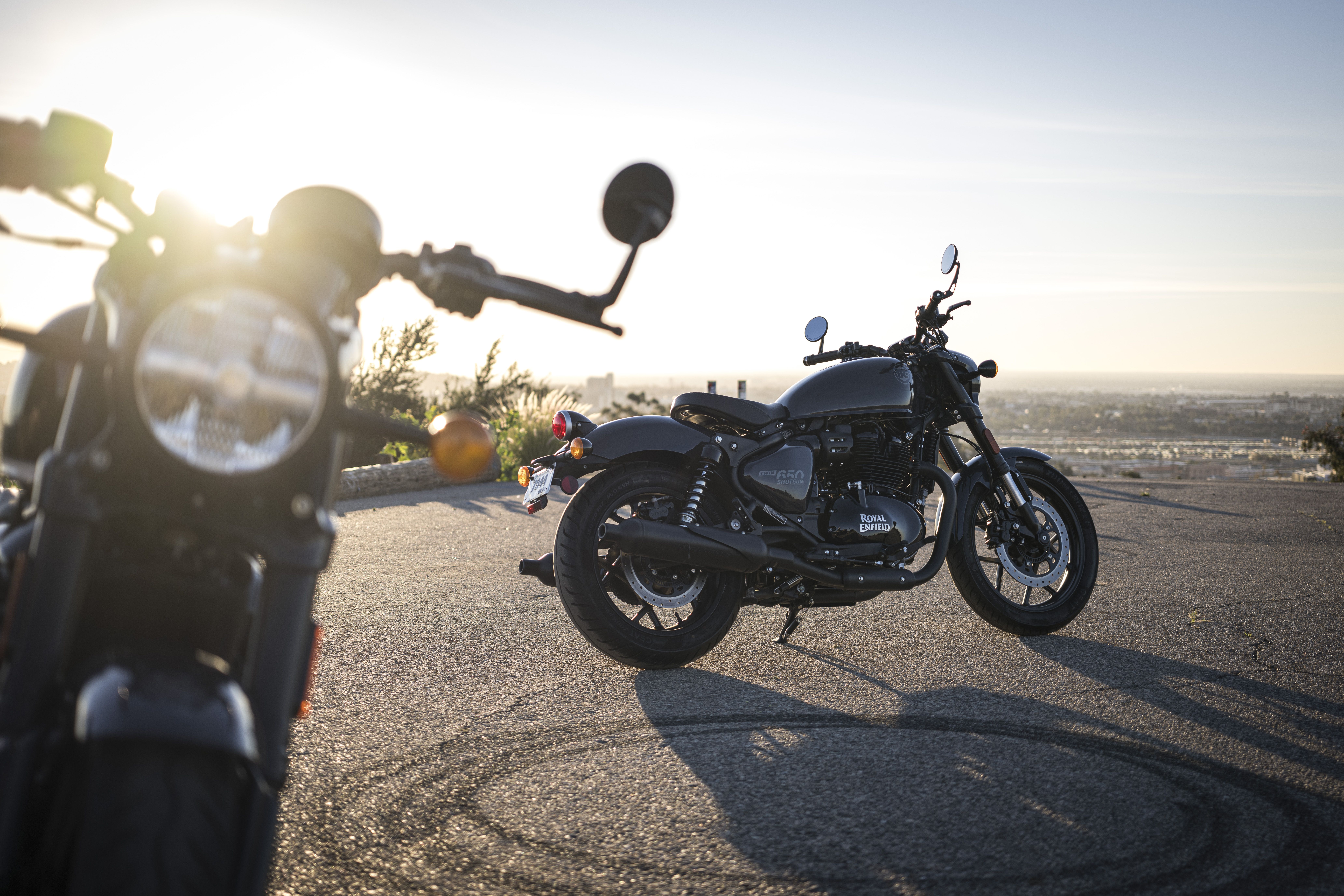 Royal Enfield Shotgun 650 estaticas (8)